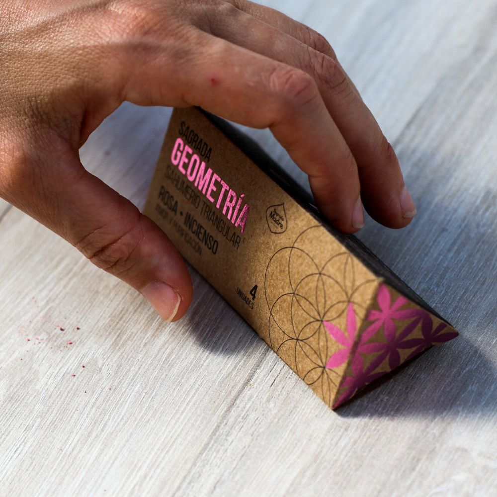Incenso Triangular Geometria Sagrada Madre - Rosas & Frankincense